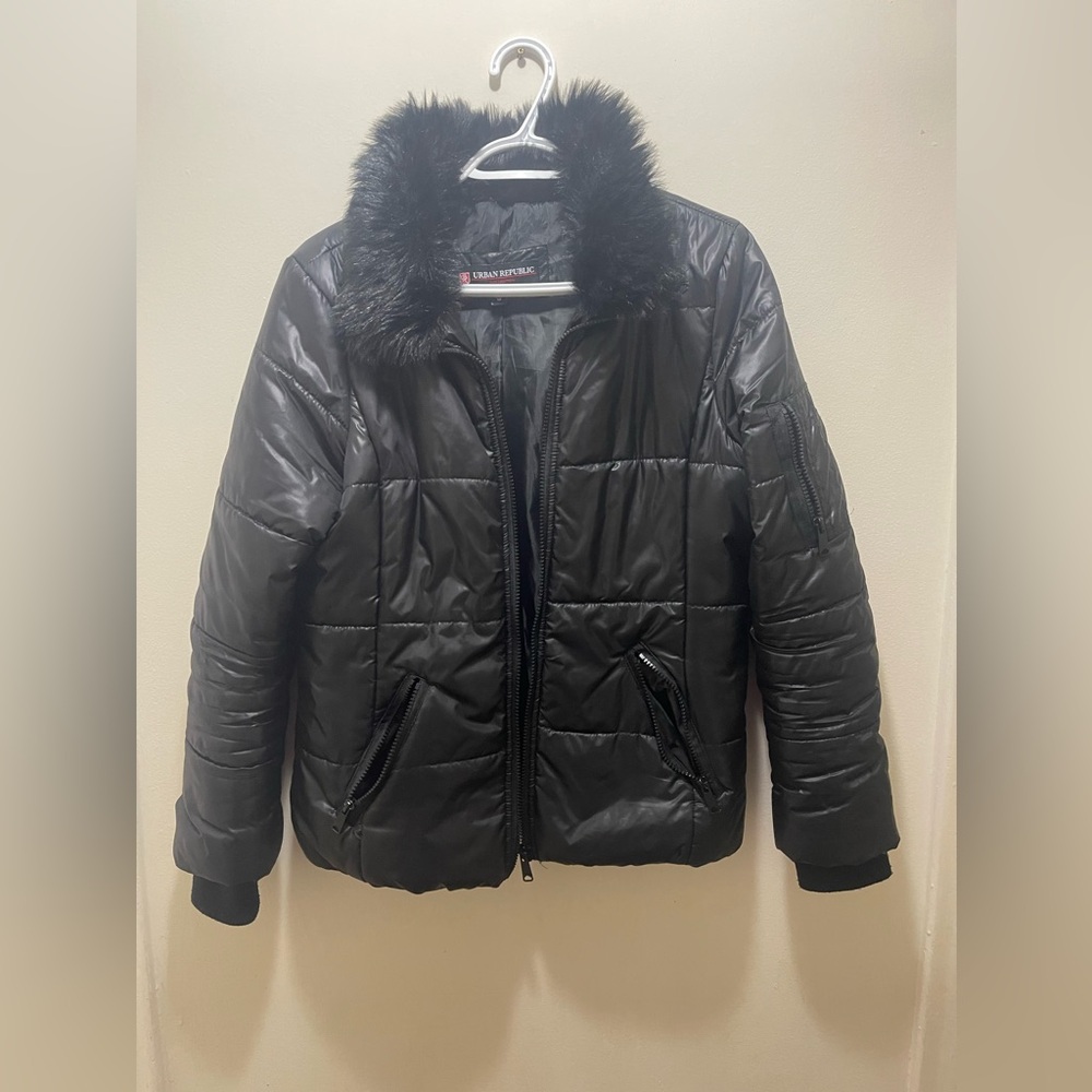Chic & Cozy: Urbane Republic Women's Full Zip Black Puffer Jacket Size Medium